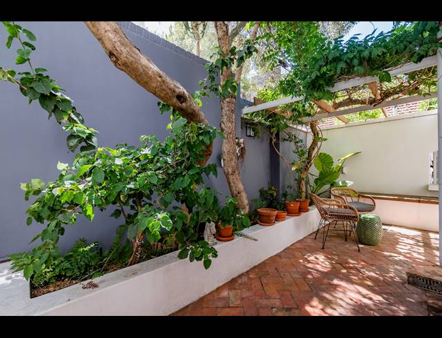 2 BEDROOM FREEHOLD FOR SALE IN ORANJEZICHT